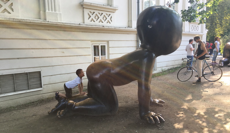 Prague butt sniffing