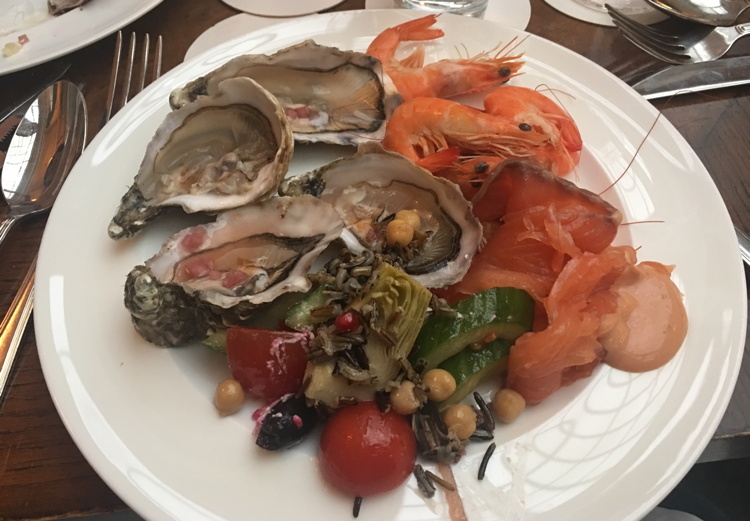 Oysters and prawns andf smoked salmon